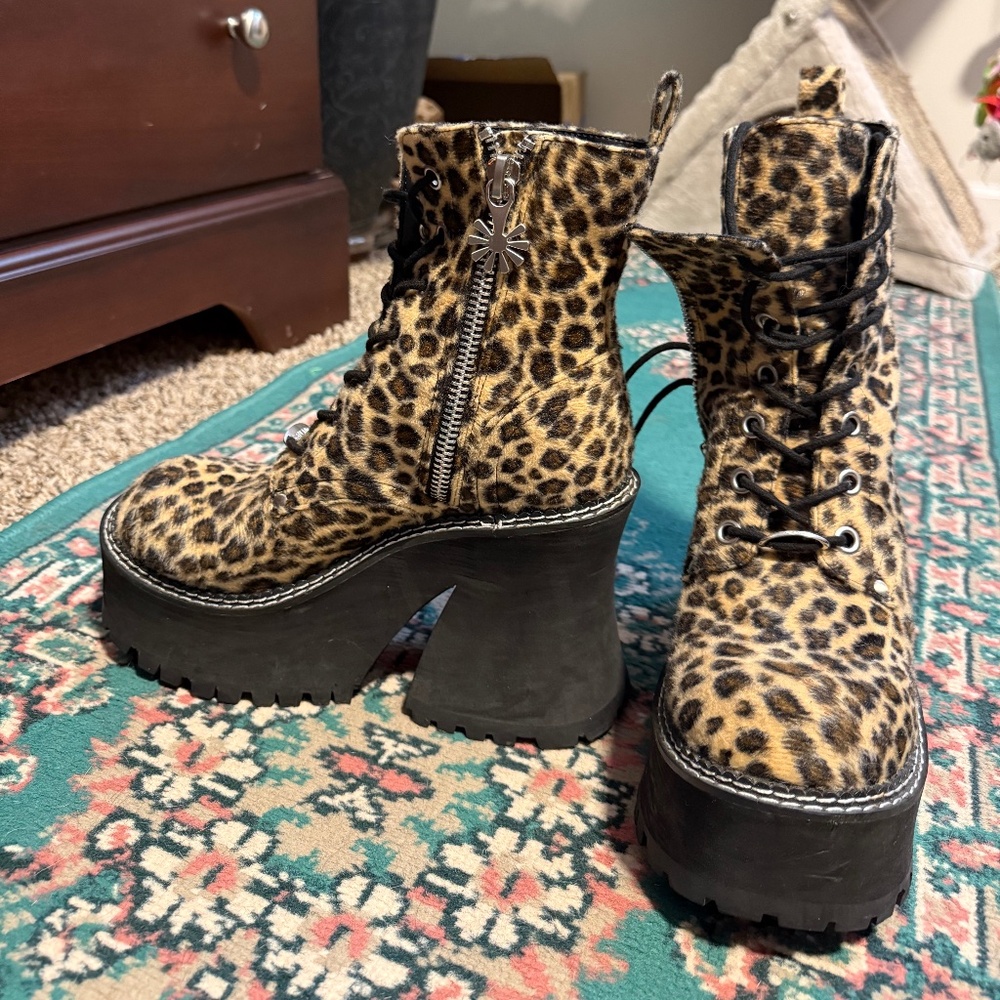 Dolls kill/Deliah’s platform cheetah boot